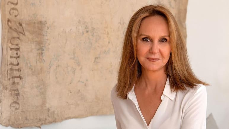 La novelista española María Dueñas y su compatriota, cantautor y poeta Marwan participarán en la XVII edición de la Feria Internacional del Libro de Panamá (FIL 2021), que se tendrá lugar del 19 al 22 de agosto próximo en versión semivirtual, informaron este jueves sus organizadores.