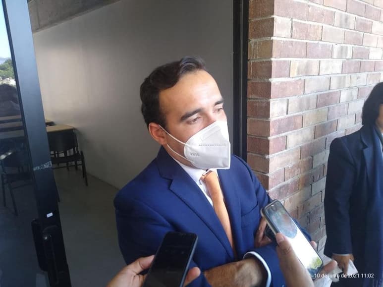 La Asociación de Industriales y Empresarios de Ramos Arizpe (AIERA) informó que ante la pandemia generada del COVID-19, el año pasado hubo varios paros empresariales, no obstante, para este año se espera una mayor estabilidad, por lo que no se advierten más suspensiones laborales en las fábricas. (PERLA SÁNCHEZ)
