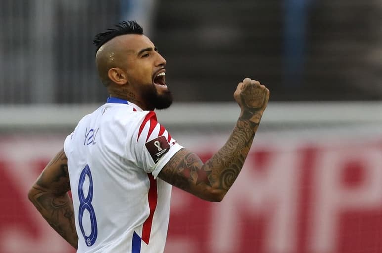 El veterano y aguerrido centrocampista lidera la convocatoria en la que figuran un par de futbolistas que militan en la Liga MX. (EFE)