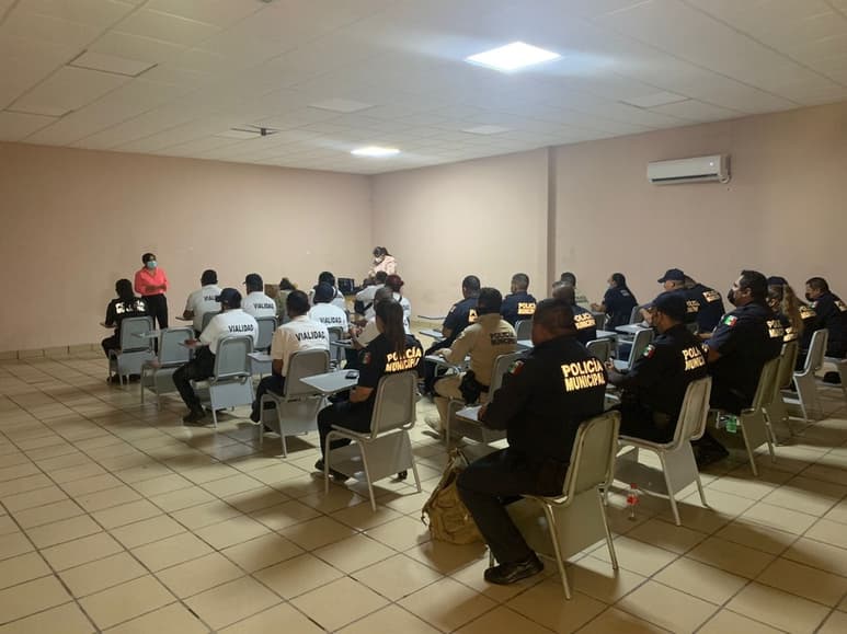 El personal del Centro de Justicia para la Mujer capacitó a 30 policías para apoyar a víctimas de violencia. (EL SIGLO DE TORREÓN)
