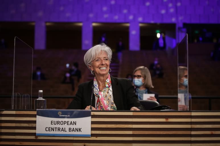 Lagarde restó importancia a un reciente aumento de la inflación, diciendo que es resultado de factores temporales y un incremento de los precios de los combustibles. (EFE)