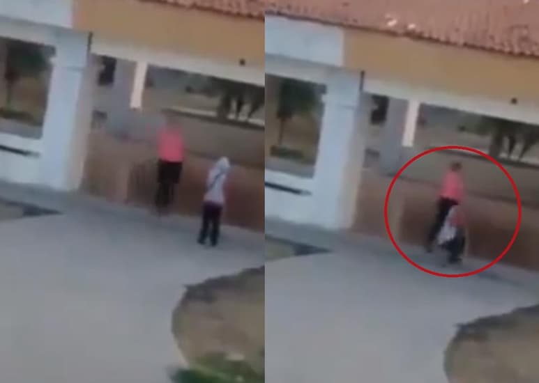 La mujer fue captada agrediendo al menor que se encontraba parado con un bastón para invidentes debido a su condición (CAPTURA)