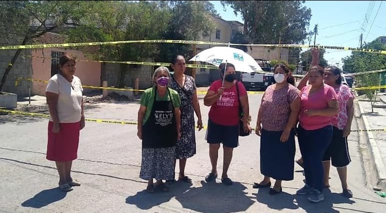 El área donde se localiza el domicilio está acordonado con cinta amarilla y vigilado por elementos de la Dirección de Seguridad Pública Municipal.
(EL SIGLO DE TORREÓN)