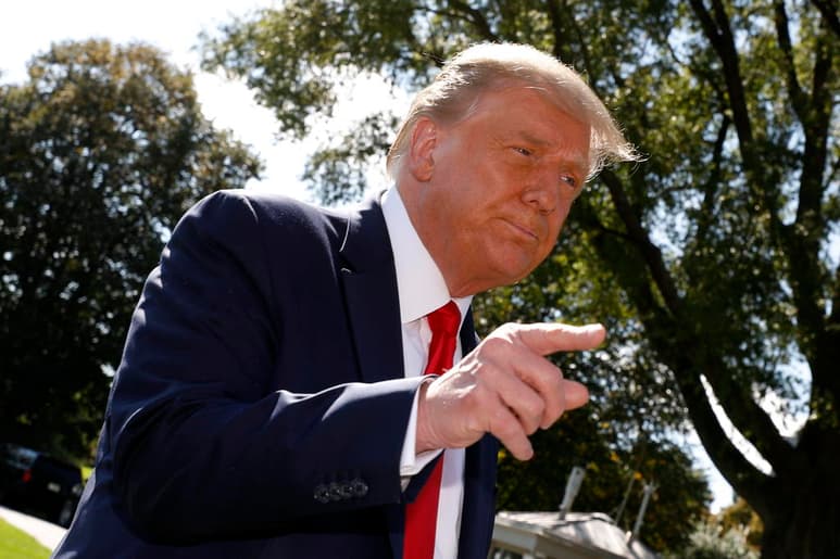 El gobierno del presidente Joe Biden anunció el viernes el cierre de una agencia de la era de Donald Trump creada para ayudar a víctimas de delitos cometidos por inmigrantes, en un paso que simboliza el rechazo de Biden a los reiterados esfuerzos de su predecesor Donald Trump para defender la idea de que hay un vínculo entre los inmigrantes y la delincuencia. (ARCHIVO)