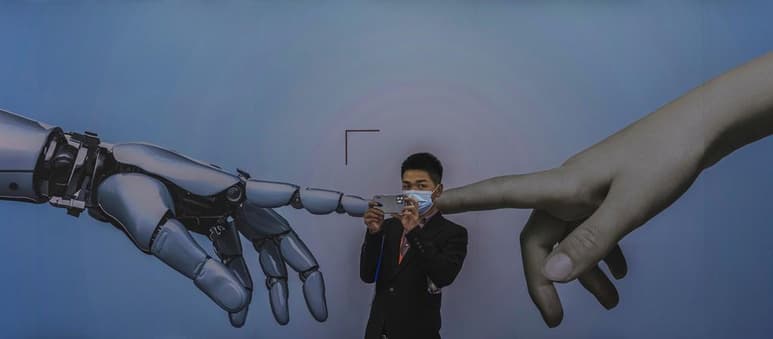 Desde hace tiempo la industria tecnológica se ha convertido en una de las más prósperas e importantes en el mundo. No solo representa miles de millones de dólares sino que es una señal del poder y la innovación de los países. Por años Estados Unidos era el referente en el área pero poco a poco ha ido perdiendo relevancia frente a otras naciones, entre ellas, China. Para frenar esa situación e impulsar su competitividad nuestro vecino del norte acaba de anunciar una inversión millonaria. (EFE)