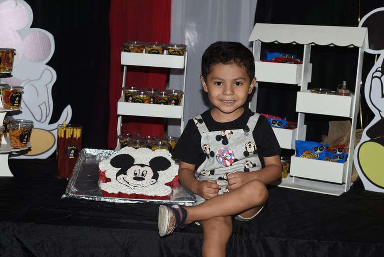 Festeja su cumpleaños