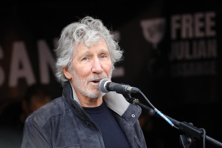 Rechaza. Roger Waters, líder de la agrupación Pink Floyd, rechazó la propuesta del dueño de Facebook señalando que no le dará más poder.