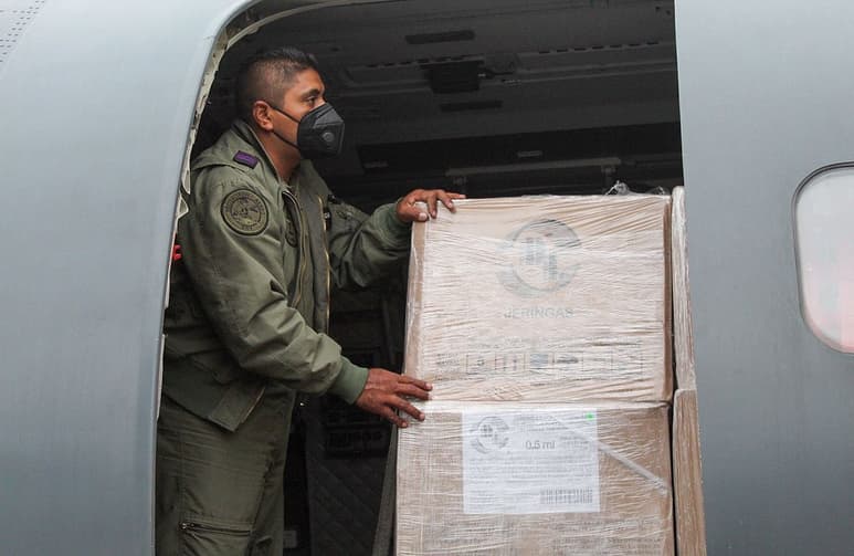 La donación es de 150 mil dosis para Bolivia, 150 mil para Paraguay y 100 mil para Belice. (EFE)