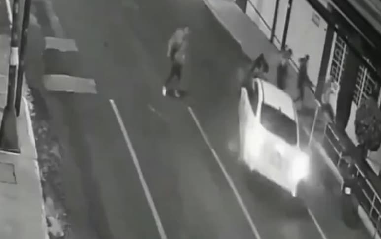 El responsable les pasó por encima a las víctimas con su automóvil y arrastró a una de ellas a varios metros, de acuerdo a la denuncia que trascendió en su contra en redes sociales (CAPTURA)