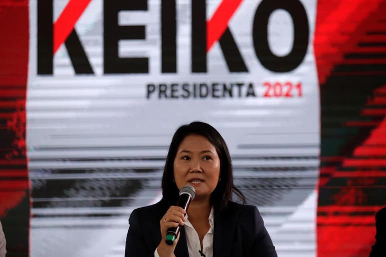 Ante su aparente derrota electoral en las elecciones presidenciales de Perú, Keiko Fujimori apuesta por una vía similar a la del expresidente de Estados Unidos Donald Trump: clamar fraude, sembrar dudas sobre el sistema e interponer apelaciones sin asidero legal para no reconocer el resultado legítimo. (ARCHIVO)
