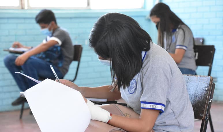 La Secretaría de Educación en Coahuila detectó un caso positivo de COVID-19 en el filtro escolar implementado a la entrada de una escuela secundaria del municipio de Parras, en la región Sureste.