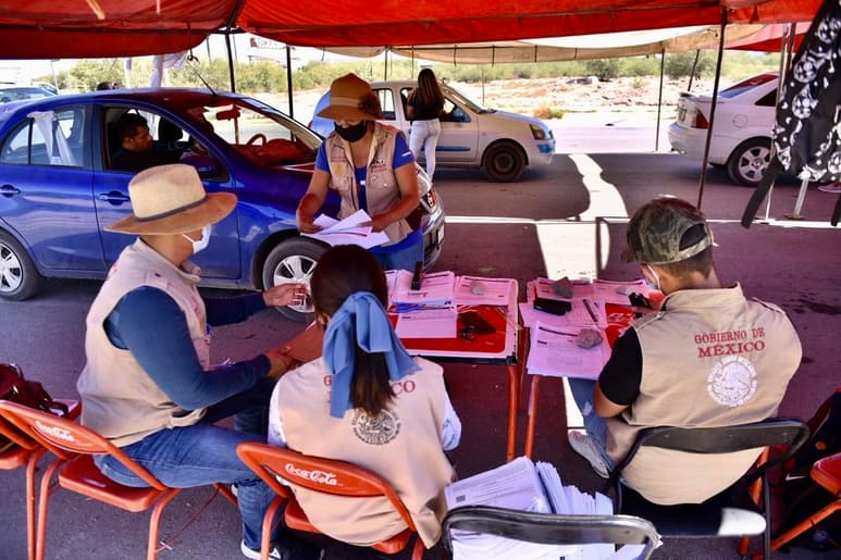 Se contradice Secretaría de Salud de Coahuila por vacunación contra COVID-19 a personas del rango de edad de 40 a 49 años en el Hospital General de Torreón. (ERICK SOTOMAYOR)