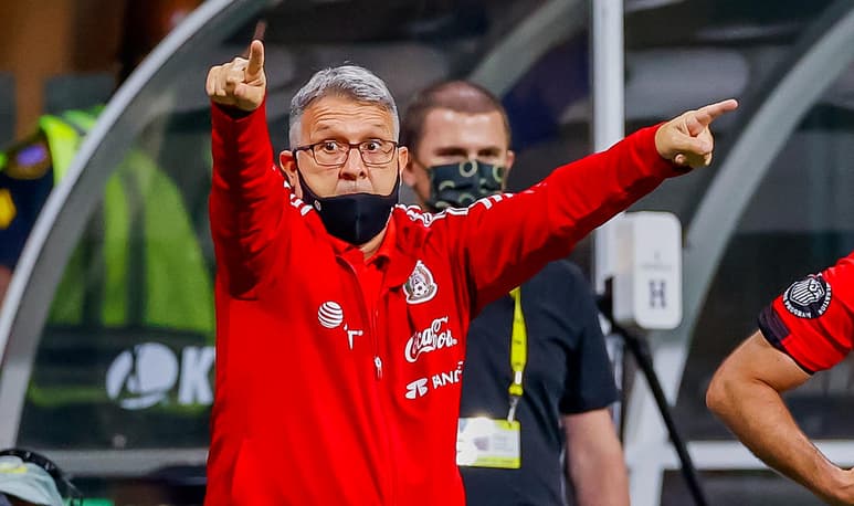 Gerardo Martino tiene que entregar a la Concacaf, una lista de buena fe, de máximo 60 futbolistas para de ellos escoger a 23 y enfrentar la Copa Oro que inicia el próximo mes en los Estados Unidos. (ARCHIVO)