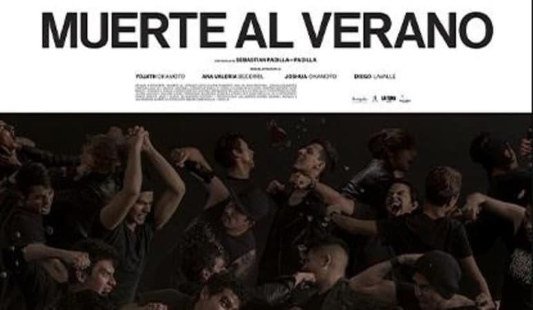La cinta mexicana 'Muerte al verano', que se estrena en salas este jueves, relata la historia de un grupo de jóvenes amantes del 'death metal', quienes viven un complejo contexto, pero demuestran esperanza y amor por la vida a pesar de todo. (ESPECIAL)