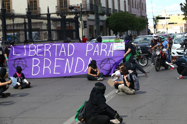'La postura del gobierno es de total respeto a este tipo de expresiones, la ciudadanía en su conjunto tiene todo el derecho y todo el respaldo del Gobierno del Estado para hacer uso de ese derecho de manifestación', enfatizó el Secretario General de Gobierno, Héctor Flores Ávalos, en torno a las protestas de colectivos feministas en la capital del estado y Gómez Palacio. (EL SIGLO DE TORREÓN)