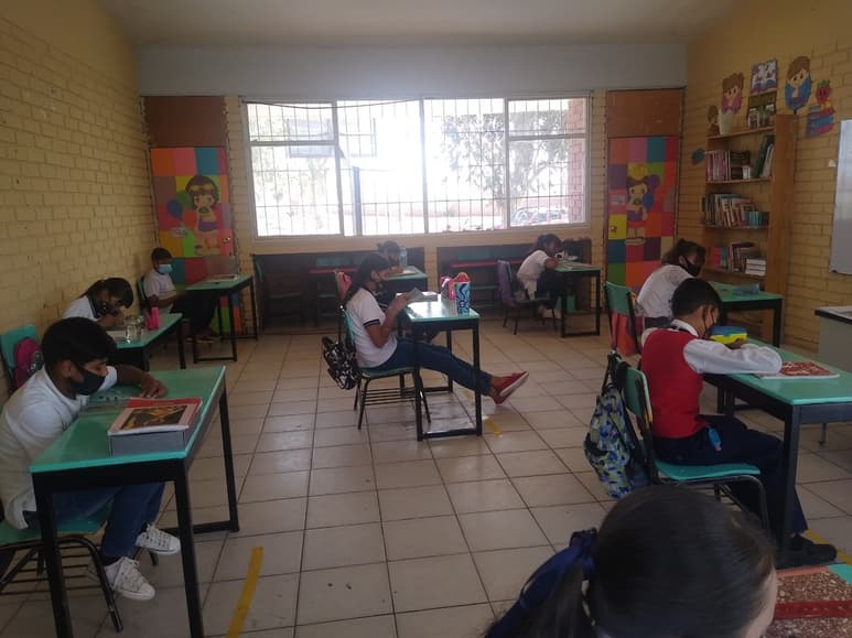 Los niños de las 100 escuelas públicas donde arrancaron las clases en Durango continúan asistiendo y no existen incidencias de casos COVID. (EL SIGLO DE TORREÓN)