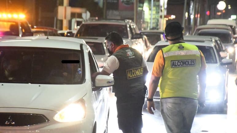 Alejandro Gutiérrez Zamudio, director de Tránsito y Vialidad, consideró que la tecnología rebasa a los operativos que se implementan para la detección de alcoholemia, pues mediante las redes sociales, los jóvenes de inmediato pueden avisar y se pierde la eficacia de todo el movimiento. (EL SIGLO DE TORREÓN)