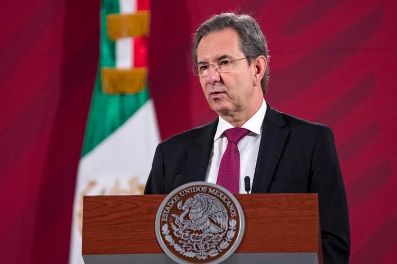 El embajador de México en Washington, Esteban Moctezuma, celebró este miércoles el nombramiento del que será su homólogo estadounidense en la capital mexicana si es ratificado por el Senado de Estados Unidos, Ken Salazar. (ARCHIVO)