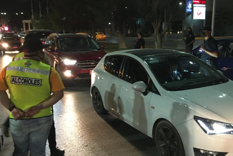 El Consejo Consultivo de Vialidad consideró urgente implementar lo antes posible los operativos de revisión de alcoholemia en Torreón, luego de los accidentes que se han registrado en las últimas semanas, de fatales consecuencias, y con conductores en estado de ebriedad. (ARCHIVO)