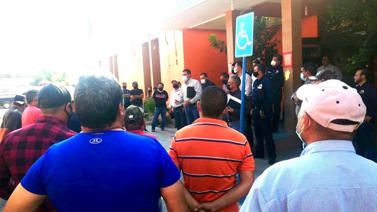 Trabajadores sindicalizados de AHMSA Planta Dos pidieron en la Sección 288 del Sindicato Democrático regresar a trabajar.