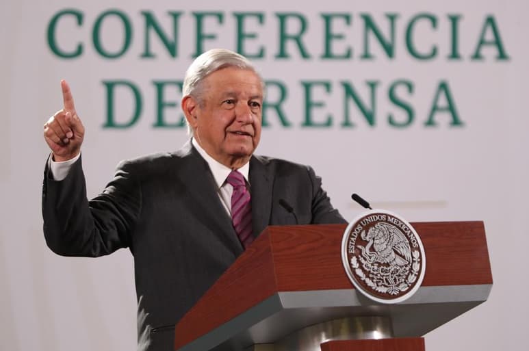 López Obrador garantizó este jueves que la investigación sobre la desaparición de los 43 estudiantes de Ayotzinapa continuará hasta hacer 'justicia', tras haber sido identificados los restos de un tercer normalista.