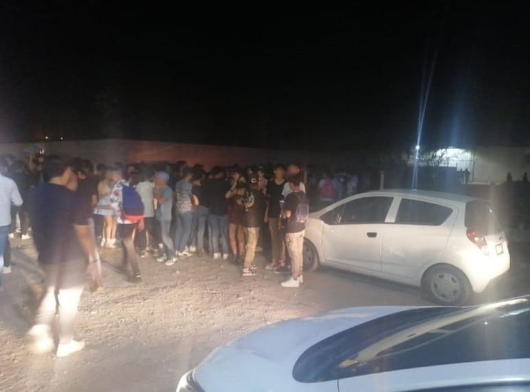 En el lugar había alrededor de 450 personas, de lo cuales 300 fueron reportados como menores de edad, al no contar con identificación oficial. (EL SIGLO DE TORREÓN)