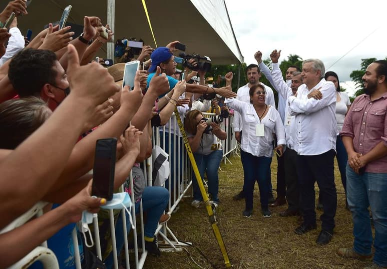 El presidente de México, Andrés Manuel López Obrador, advirtió este viernes que aplicará todo el peso de la ley a los presidentes municipales y gobernadores electos en los comicios del 6 de junio y que en los próximos meses entrarán en funciones, si roban o malversan dinero del presupuesto. (EFE)