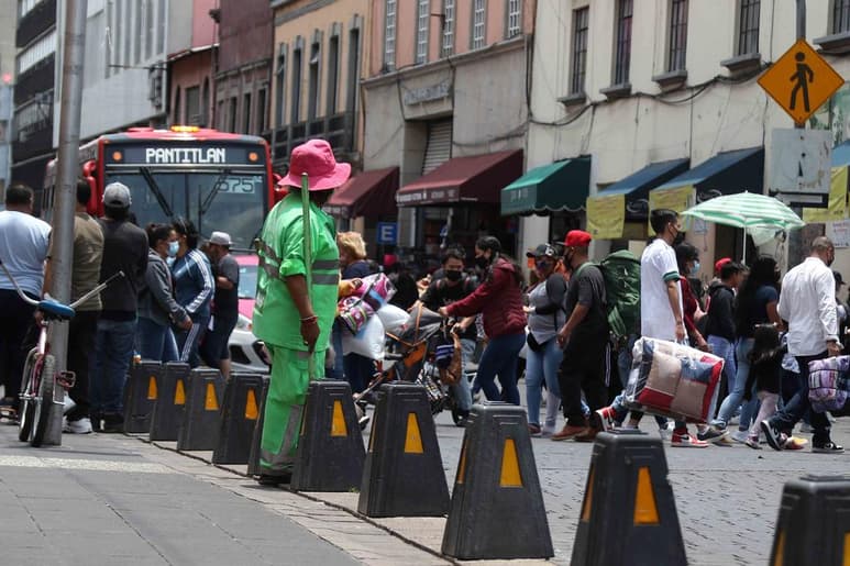 Luego que la Secretaría de Salud federal colocó a la Ciudad de México en semáforo amarillo, el Gobierno capitalino reconoció las estimaciones e indicadores del Gobierno Federal, con quien ha estado siempre en concordancia con la definición del color del semáforo epidemiológico. (ARCHIVO)