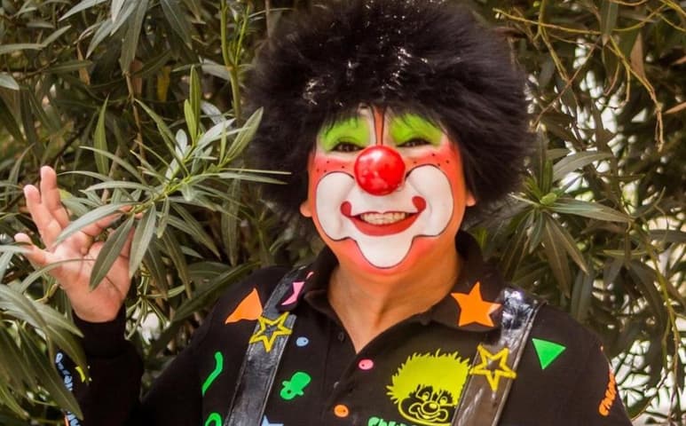 José Alberto Flores, mejor conocido como Chuponcito, se quitó el maquillaje y la peluca para hablar frente a las cámaras de su canal en Youtube, de dos acusaciones de mujeres que lo acusan de acoso sexual y extorsión. (ESPECIAL)