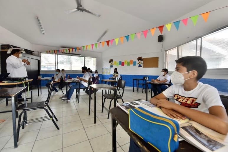 Se cuenta con protocolos específicos al interior de las escuelas para evitar brotes, y cuando se registran casos positivos se activan otros protocolos para evitar que haya propagación del virus. (ARCHIVO)