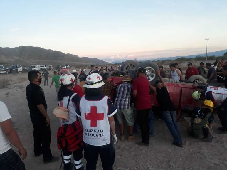 Los hechos se registraron minutos después de las 20:00 horas de ayer domingo, en la entrada al ejido Solís. (EL SIGLO DE TORREÓN)