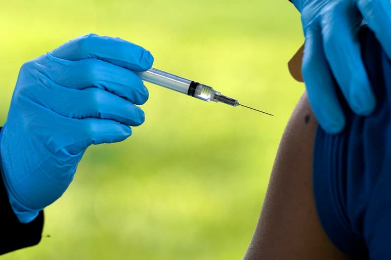 Estados Unidos donará más de 14 millones de dosis de vacunas contra la COVID-19 a una veintena de países de Latinoamérica y el Caribe, la mayoría de ellas a través del mecanismo Covax, promovido por la Organización Mundial de la Salud (OMS), anunció este lunes la Casa Blanca. (ARCHIVO)