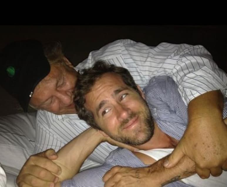 Este fin de semana durante los festejos del Día del Padre en las redes sociales, el actor de Hollywood Ryan Reynolds se volvió viral en México gracias a su fotografía. (ESPECIAL)