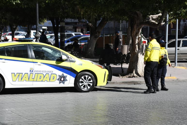 El director de Tránsito y Vialidad de Torreón, Alejandro Gutiérrez, advirtió este miércoles que “no se van a permitir más abusos y agresiones” de parte de la ciudadanía hacia los elementos de la corporación, especialmente de quienes aplican las sanciones contra quienes son sorprendidos manejando bajo los influjos del alcohol. (ARCHIVO)