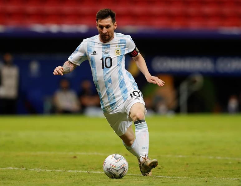 El actual capitán y heredero del 'sagrado' número 10 en el seleccionado argentino, festejó concentrado en las instalaciones de la AFA. (EFE)