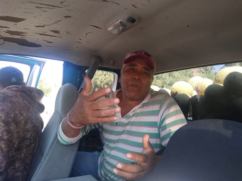 Ayer los productores hicieron fila, en espera de que les mejoraran un poco el precio de la fruta.