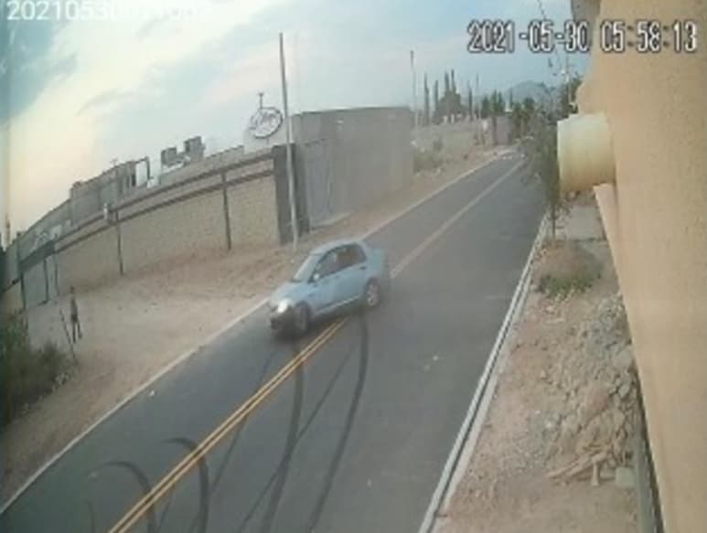 Vehículos protagonizan derrapes y arrancones en plena calle de la colonia Rincón La Merced; vecinos piden reductores de velocidad.