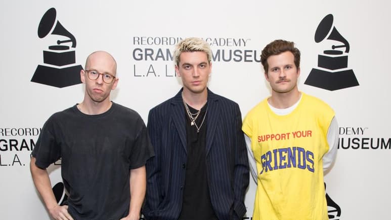 Lany lanzó su sencillo Dancing in the Kitchen vía Polydor Records. El trío con sede en Los Ángeles es una de las bandas más grandes de la última década y el synth-pop eufórico y cargado de ganchos de Dancing in the Kitchen ve a Paul Klein, Jake Goss y Les Priest alcanzar nuevas alturas. (ESPECIAL)