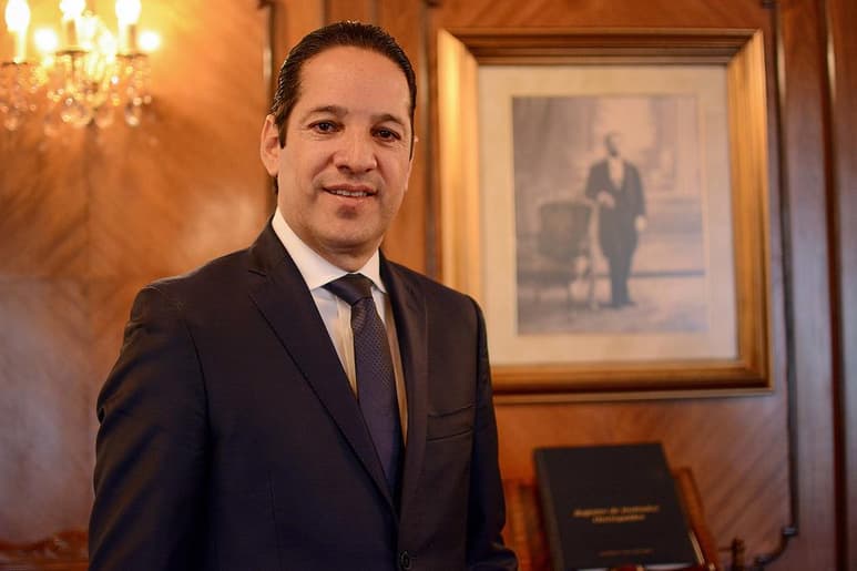 La actual administración estatal de Querétaro que concluye su periodo el 30 de septiembre entregará finanzas públicas sanas y también un estado sin pasivos bancarios, debido a que se terminó de pagar el 100% de la deuda por mil 144 millones de pesos, heredada por el gobierno anterior, dio a conocer el gobernador de Querétaro, Francisco Domínguez Servién. (ARCHIVO)