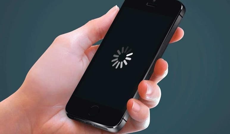 Muchas veces el sistema de nuestro smartphone deja de trabajar óptimamente debido a la falta de actualizaciones o saturación de archivos, por lo que es necesario poner atención en ciertos detalles que mejorarán su funcionamiento (ESPECIAL)