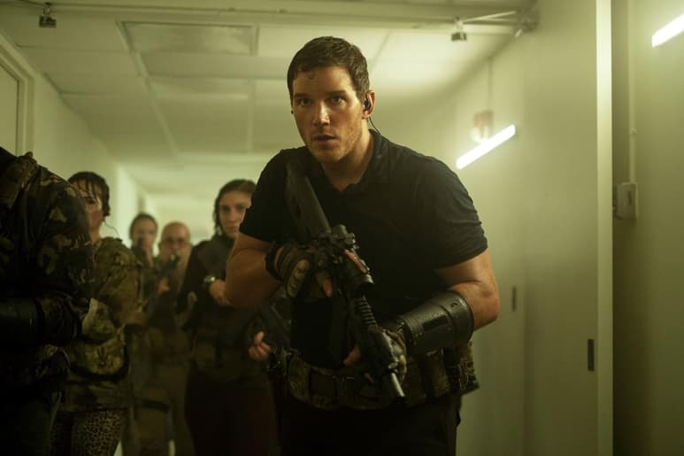 Chris Pratt ha dejado de enfrenarse con dinosaurios de 'Jurassic World' y luchar junto a superhéroes de Marvel para combatir alienígenas en 'The Tomorrow War'. (ARCHIVO)