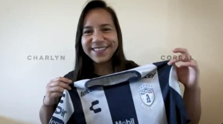 A través de redes sociales, el conjunto femenil de los Tuzos del Pachuca hizo oficial el fichaje de quien es considerada una de las mejores jugadoras mexicanas de la historia, Charlyn Corral. (ESPECIAL)