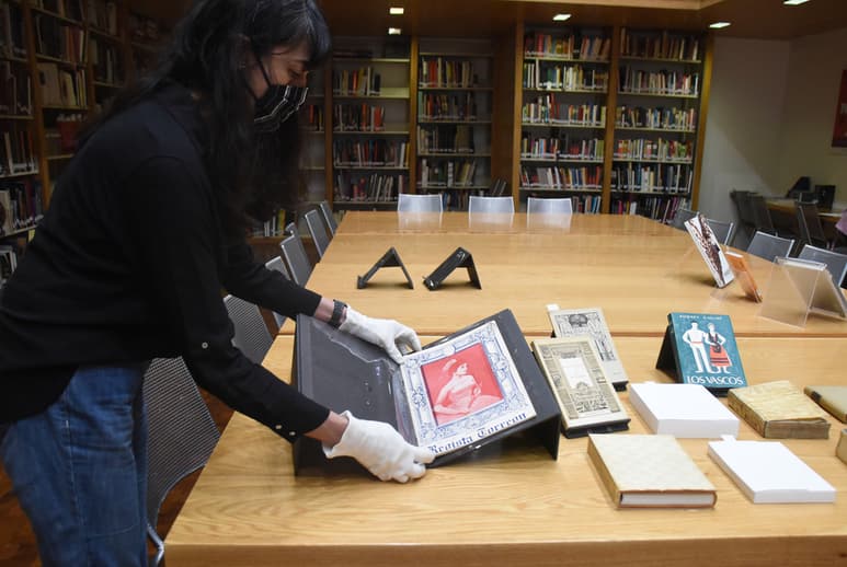 Historia. La mayoría de los libros del fondo reservado fueron donados por la propia familia Arocena.