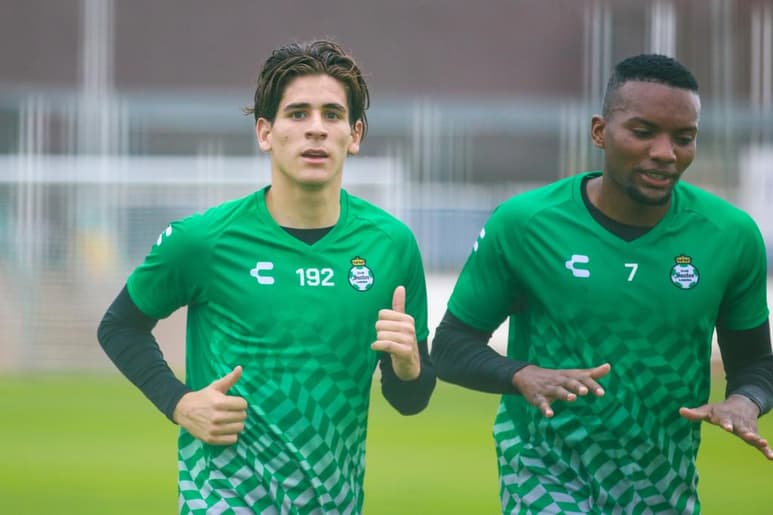 En medio de la lluvia matinal, los Guerreros entrenaron este jueves en el TSM, de cara al amistoso que sostendrán el próximo sábado en Utah ante las Águilas del América. (ESPECIAL)