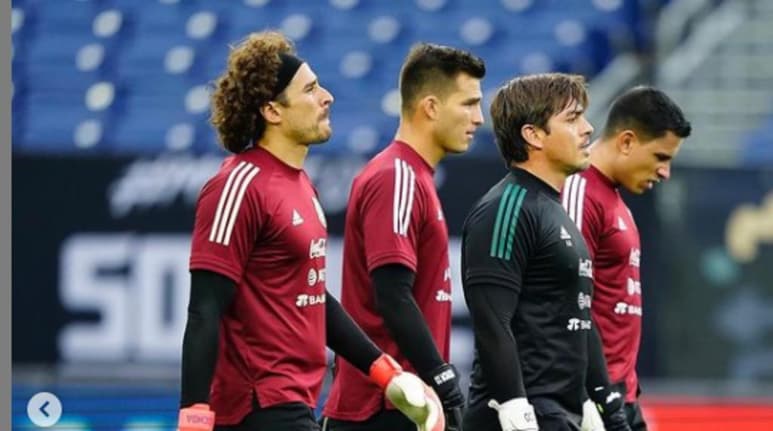 Si bien el deporte, en especial el futbol, une a millones de personas en el mundo, uno de los puntos negativos que ocurre al momento de apoyar a la Selección Mexicana, es el grito homofóbico que dice la afición, el cual ya provocó algunas sanciones al conjunto mexicano, entre las que además de pagar una multa millonaria, dos partidos tendrán que jugarse a puerta cerrada.