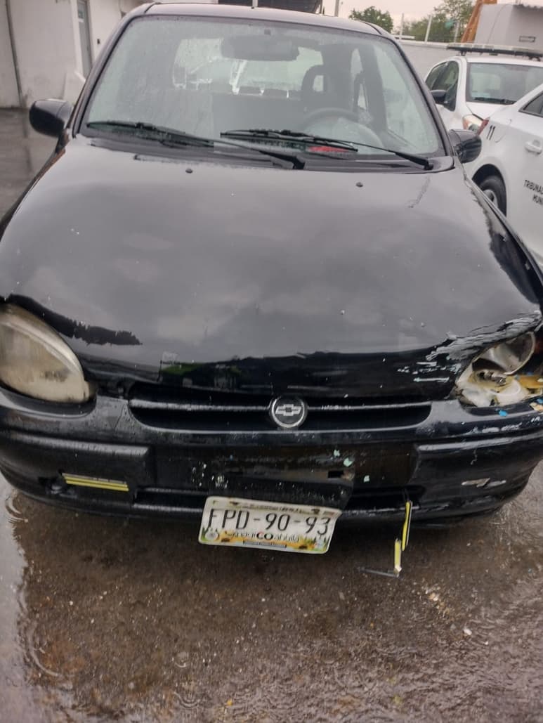 Uno de los vehículos involucrados fue un Chevy modelo 1998. (EL SIGLO DE TORREÓN)
