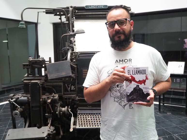 Gran logro. La obra del lagunero está en librerías de todo el país con el formato bajo demanda.