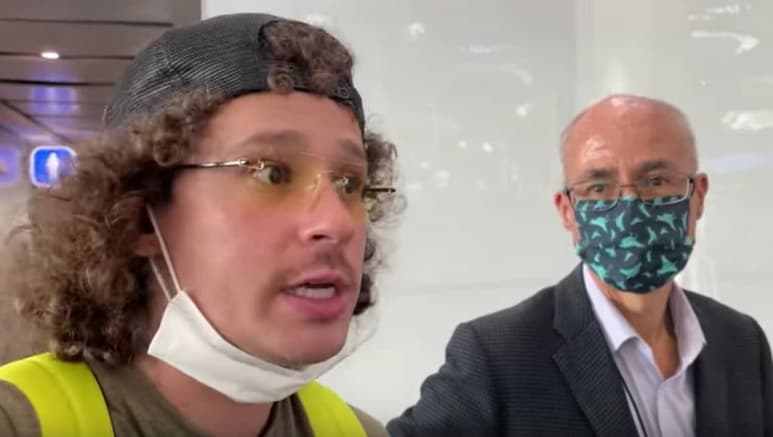 El “youtuber” Luisito Comunica se encuentra de viaje con su papá, pero nunca imaginó que en el camino se toparía con un inconveniente. (ESPECIAL)