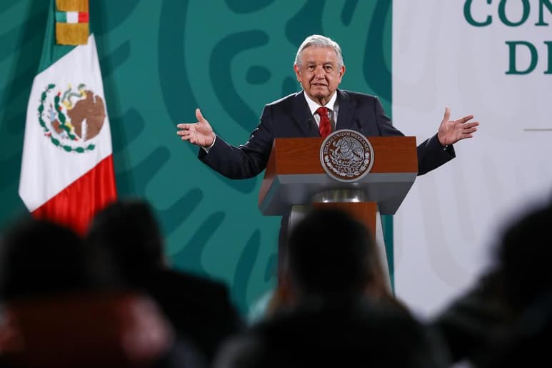 El presidente Andrés Manuel López Obrador aseguró este sábado que está gobernando con hechos por lo que 'sobran palabras' y no es necesario estarlo diciendo a la población mexicana. (ARCHIVO)