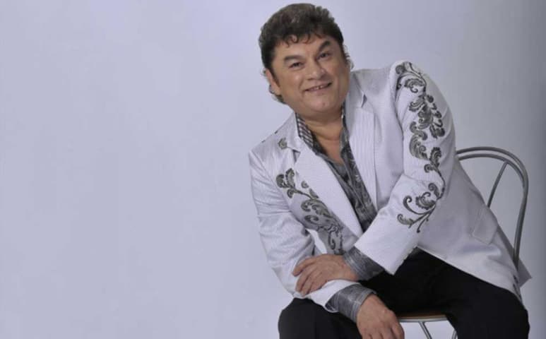 El líder de Los Yonics, Manuel Zamacona, falleció la tarde de este domingo, quien fuera víctima de COVID-19.